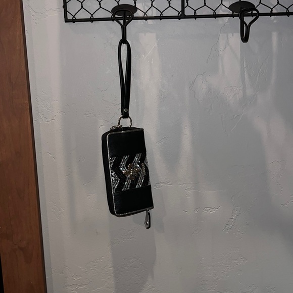 Miss Me Fleur De Lis Wristlet Wallet - Picture 2 of 5